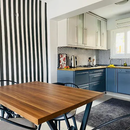 Apartman Marina Boelgesinde 3+1 Deniz Manzarali